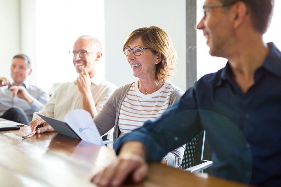 karriere-marketing-consuluting-besprechung-im-konferenz-raum